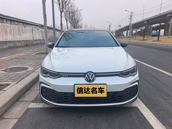 Фото 2 - Volkswagen Golf GTI