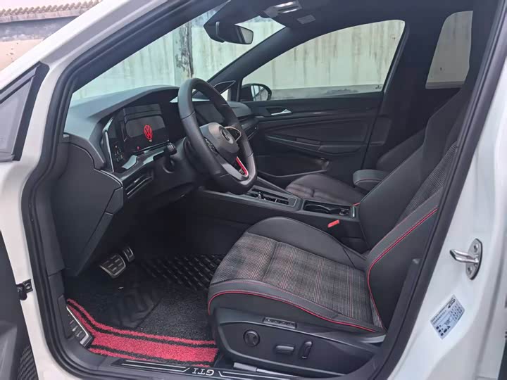 Фото 3 - Volkswagen Golf GTI