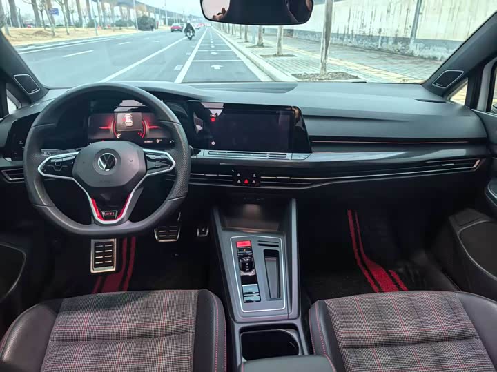 Фото 5 - Volkswagen Golf GTI