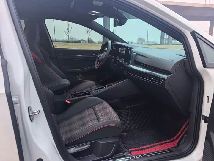 Фото 6 - Volkswagen Golf GTI