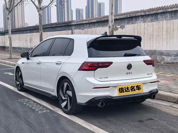 Фото 7 - Volkswagen Golf GTI