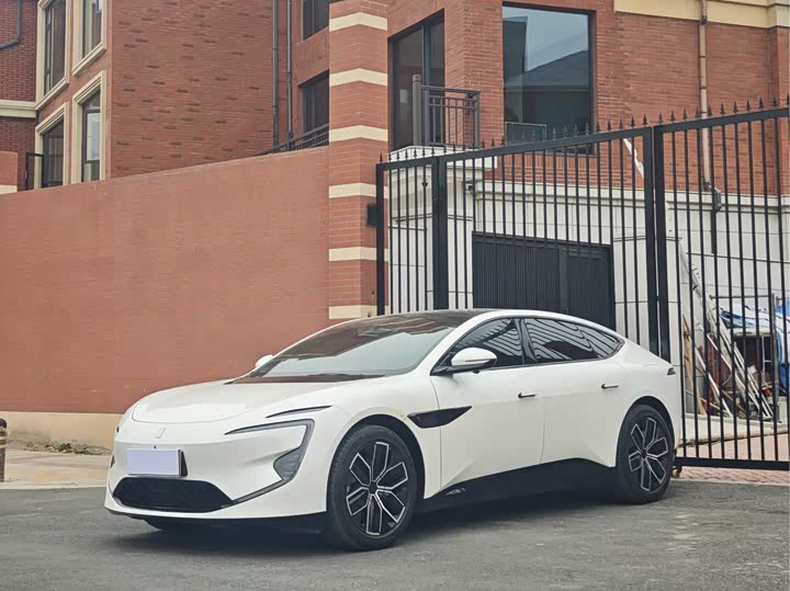 Фото 1 - Avatr 12