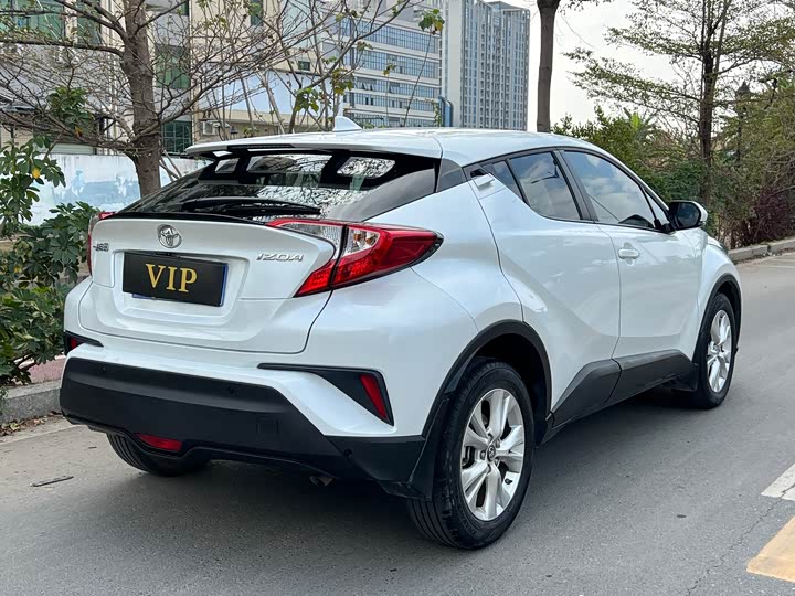 Фото 7 - Toyota Izoa