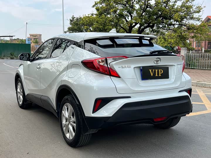 Фото 9 - Toyota Izoa