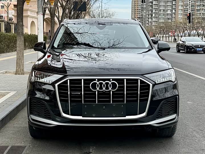 Фото 2 - Audi Q7