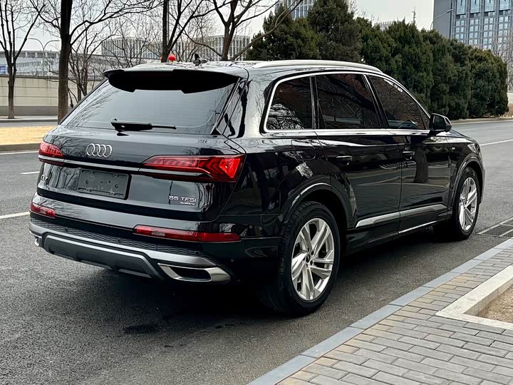 Фото 5 - Audi Q7