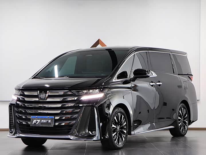 Фото 1 - Toyota Vellfire