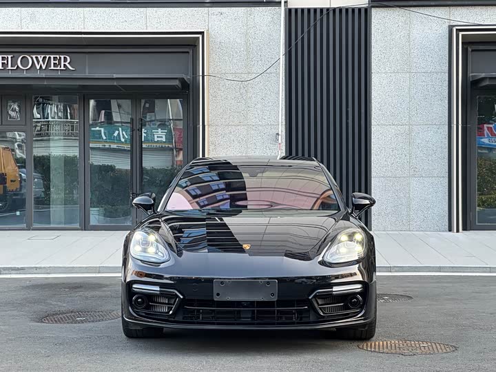 Фото 2 - Porsche Panamera