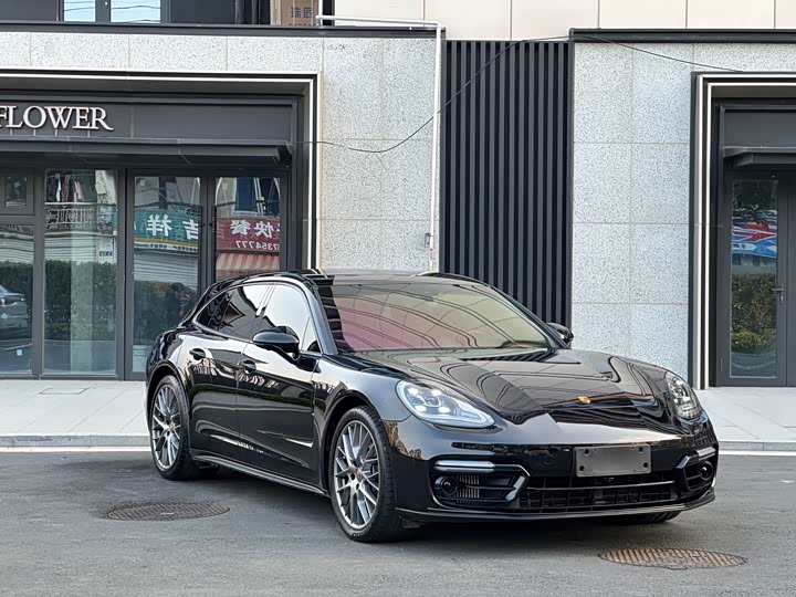 Фото 3 - Porsche Panamera