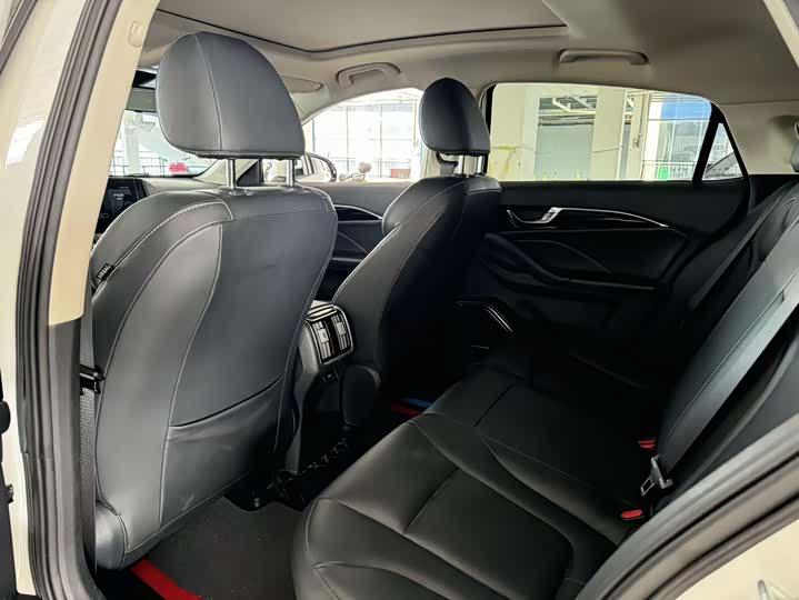 Фото 6 - Bestune B70