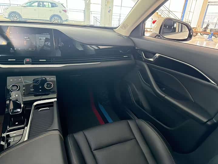 Фото 8 - Bestune B70