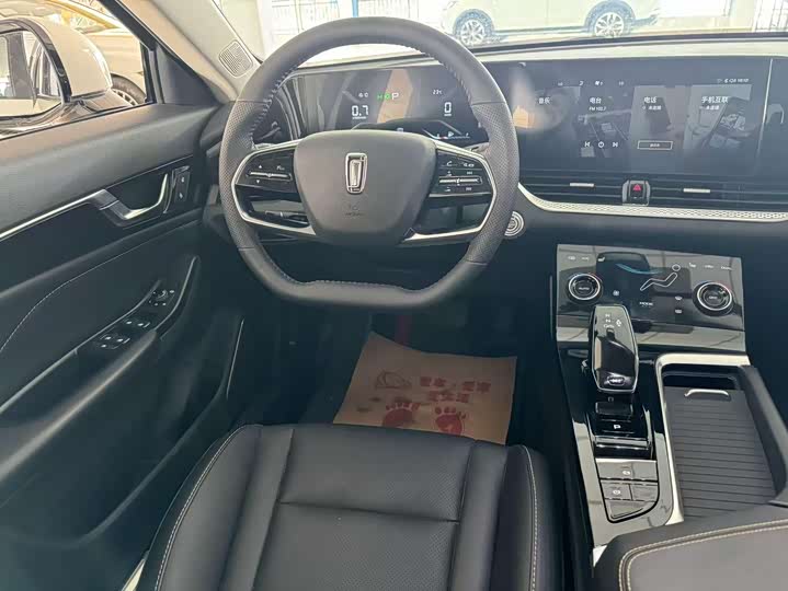 Фото 9 - Bestune B70