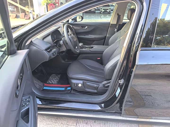 Фото 5 - Hongqi E-QM5