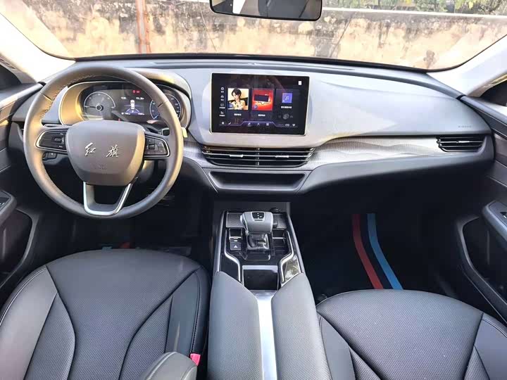 Фото 6 - Hongqi E-QM5