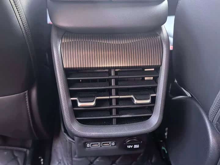 Фото 8 - Hongqi E-QM5