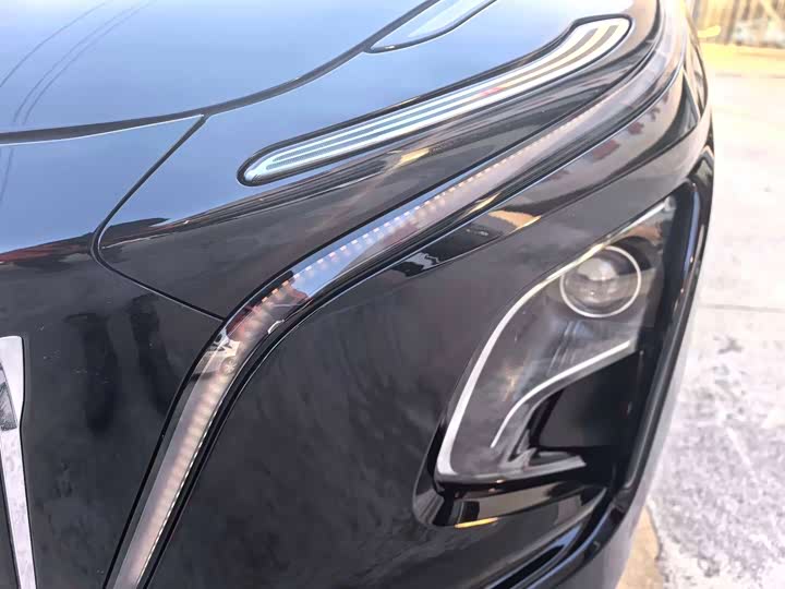 Фото 9 - Hongqi E-QM5