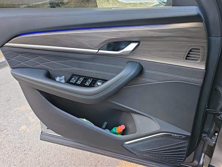 Photo 7 - Geely Monjaro