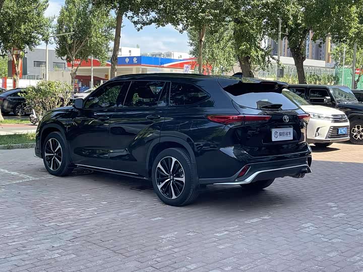 Фото 4 - Toyota Crown Kluger