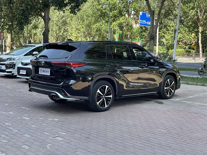 Фото 6 - Toyota Crown Kluger