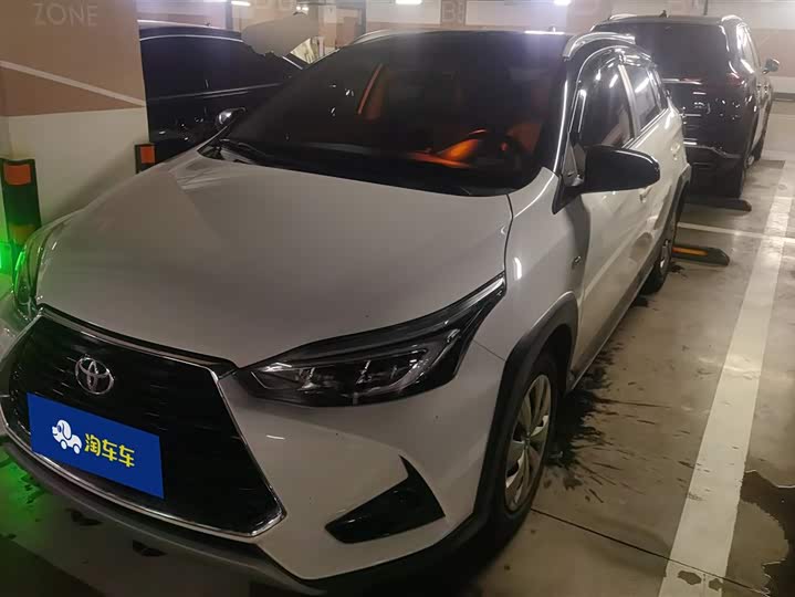 Фото 1 - Toyota Yaris L Hatchback