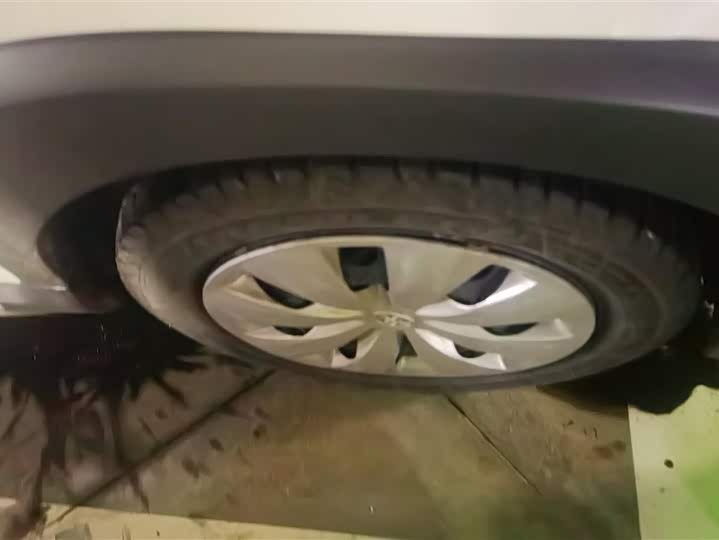 Фото 6 - Toyota Yaris L Hatchback