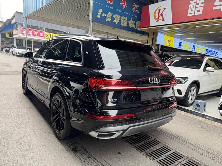 Фото 4 - Audi Q7