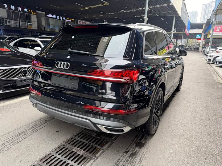 Фото 6 - Audi Q7