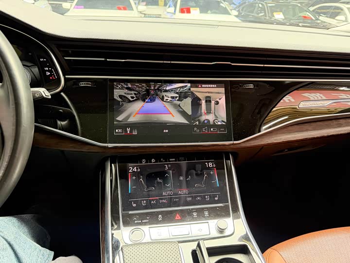 Фото 7 - Audi Q7