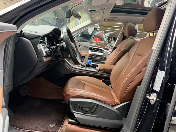 Фото 9 - Audi Q7