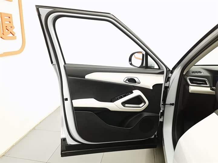 Фото 8 - BYD Yuan Up