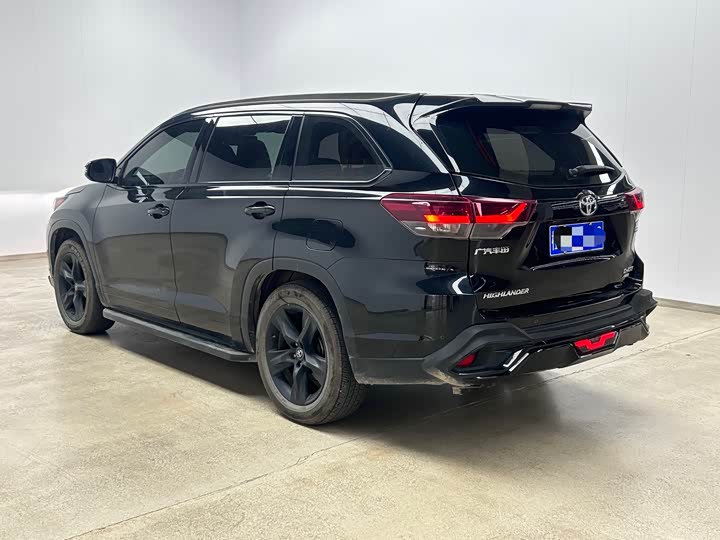 Фото 4 - Toyota Highlander