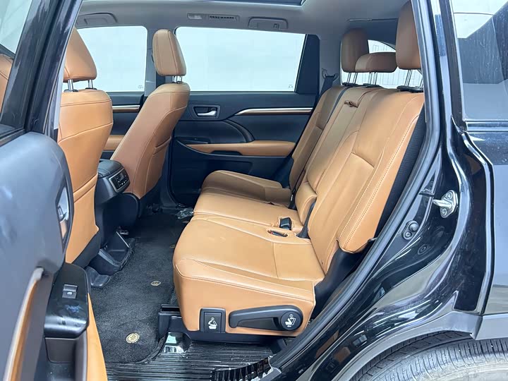 Фото 7 - Toyota Highlander