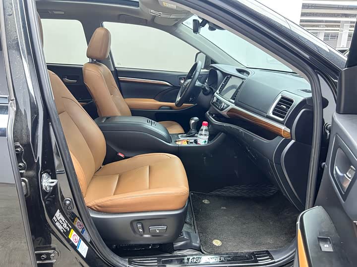 Фото 8 - Toyota Highlander