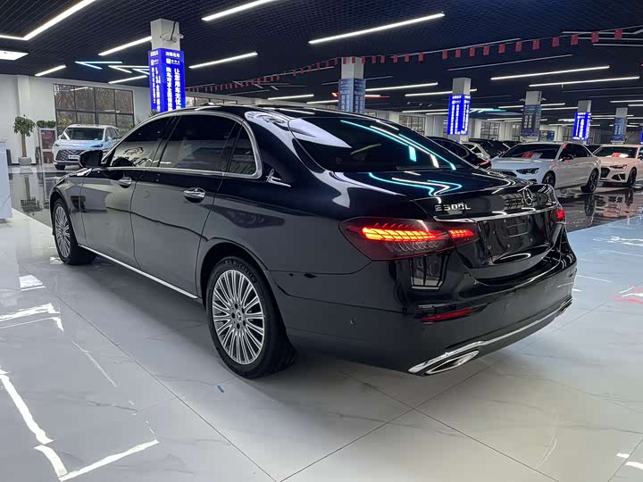 Photo 9 - Mercedes-Benz E-Class