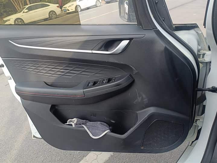 Фото 7 - Geely Vision X3