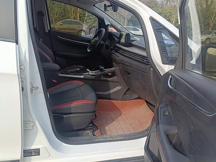 Фото 8 - Geely Vision X3