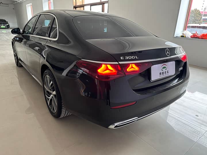 Фото 5 - Mercedes-Benz E-Class