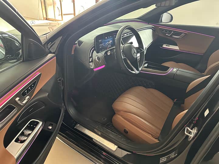 Фото 7 - Mercedes-Benz E-Class