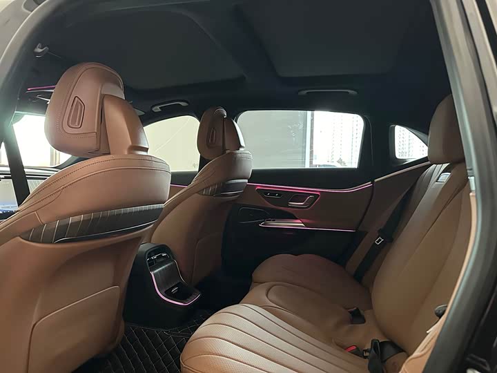 Фото 8 - Mercedes-Benz E-Class