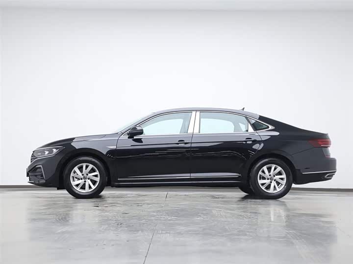 Фото 5 - Volkswagen Passat Hybrid