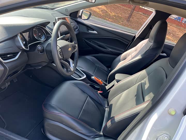 Фото 4 - Chevrolet Onix (Cavalier)