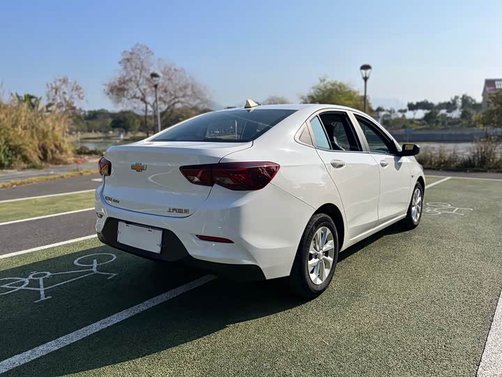 Фото 8 - Chevrolet Onix (Cavalier)