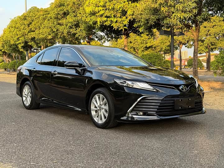 Фото 3 - Toyota Camry