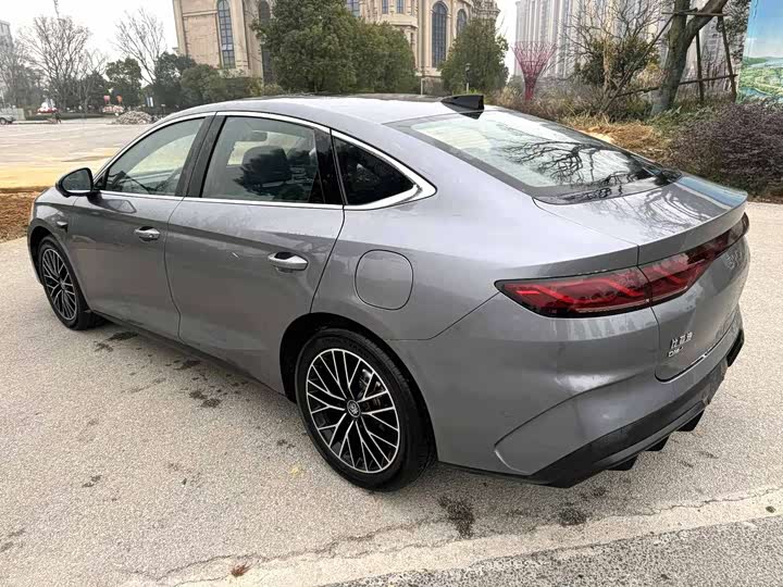 Фото 9 - BYD Qin L