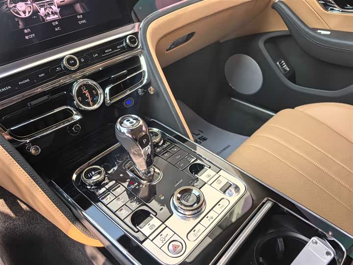 Фото 8 - Bentley Flying Spur