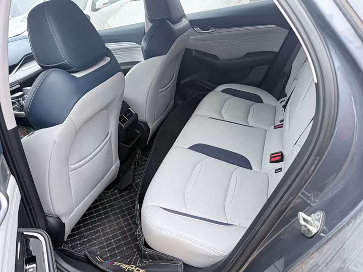 Photo 6 - Geely Preface