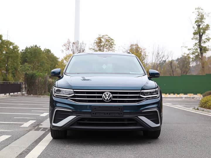 Фото 2 - Volkswagen Tiguan L Pro