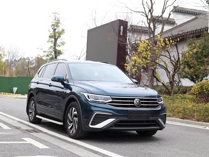 Фото 3 - Volkswagen Tiguan L Pro