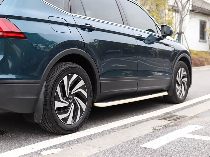 Фото 7 - Volkswagen Tiguan L Pro