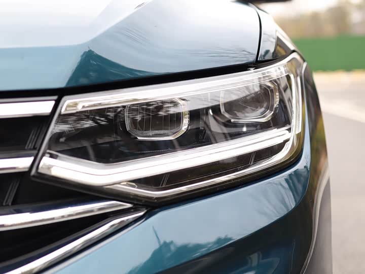 Фото 8 - Volkswagen Tiguan L Pro